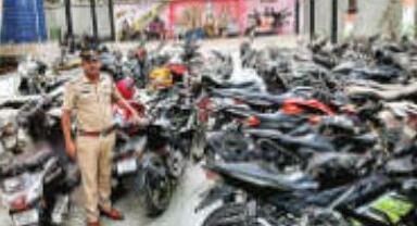 देर रात रेसिंग करने वालों पर पुलिस का शिकंजा