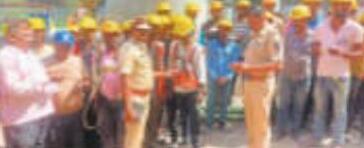 बांग्लादेशियों को खोजने पुलिस की 'पहचान परेड'