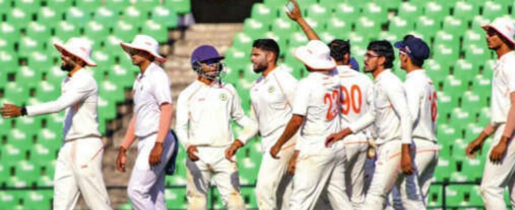 रणजी ट्रॉफी सेमी : विदर्भ ने मुंबई पर कसा शिकंजा