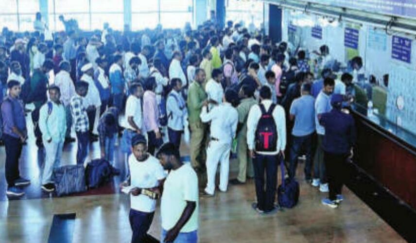 कैसे होगा कुम्भ स्नान, मध्य रेलवे ने रद्द कीं आठ गाड़ियां