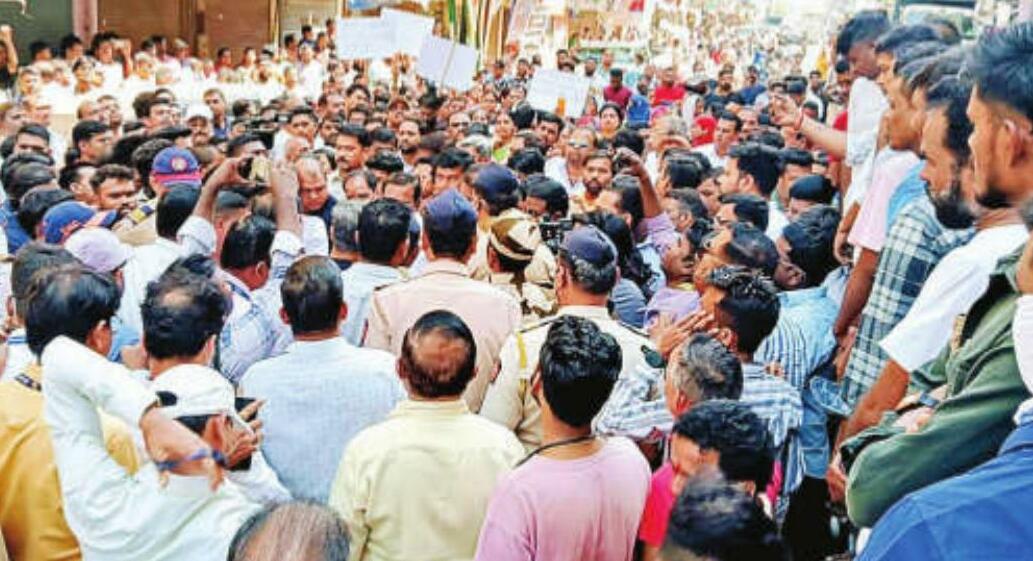 दिवा में अवैध निर्माणों पर कार्रवाई करने गई मनपा टीम को लोगों ने रोका