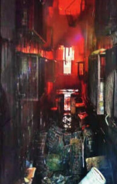 सूरत... एक दुकान में रखे 20 करोड़ के नोट जले, 450 दुकानें खाक हुईं