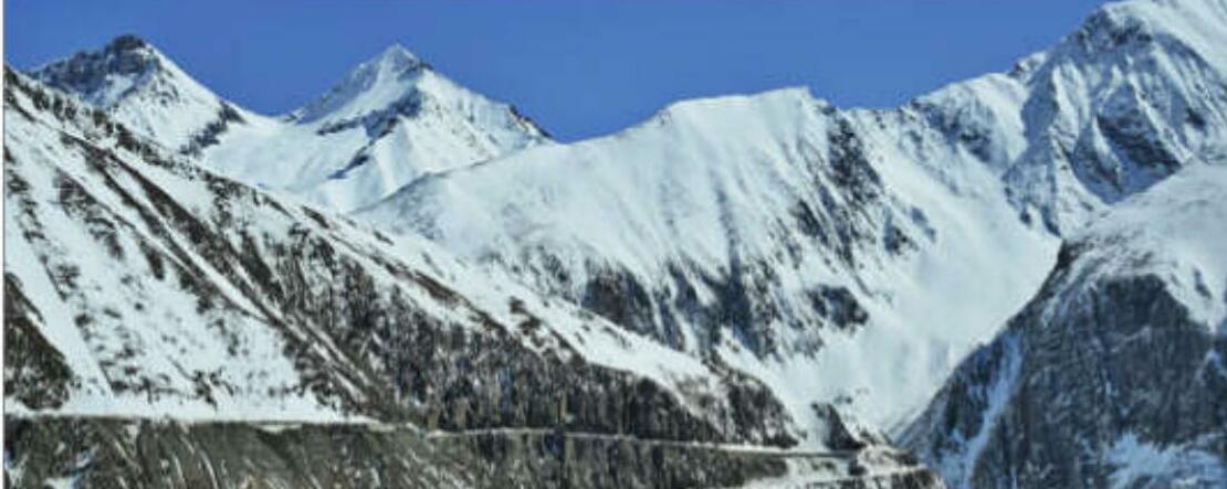 70 हिमवीरों को सैल्यूट... दिन हो या रात, - 25° में बर्फ गिरते ही काम शुरू