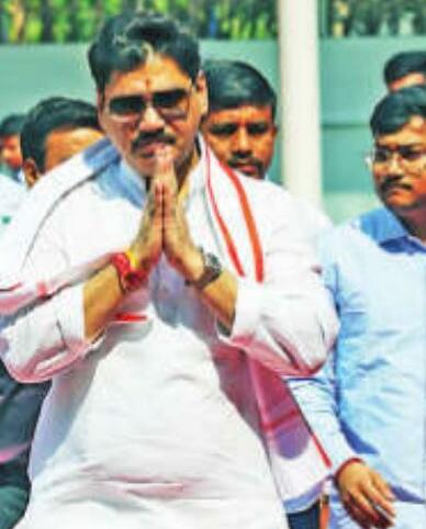 विपक्ष के दबाव के बाद धनंजय मंडे ने दिया मंत्री पद से इस्तीफा