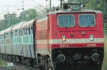 मुंबई से उत्तर भारत के लिए चलेंगी 10 होली स्पेशल