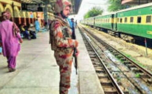 बलूचों के बाद टीटीपी का मोर्चा, कहा पाक सेना कैंसर... इसे नहीं छोड़ेंगे