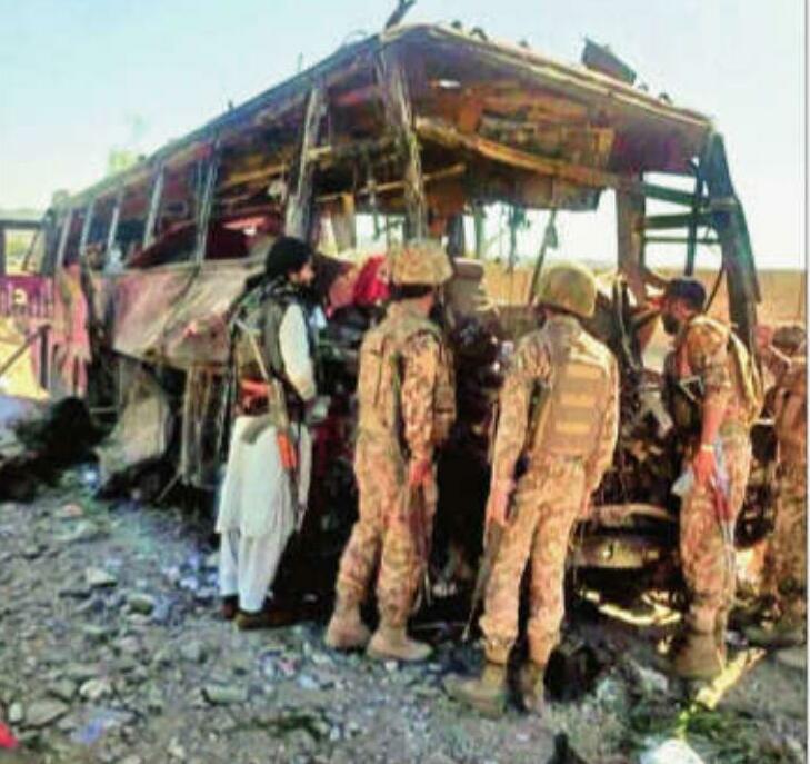पाकिस्तान सेना की बस पर किया हमला... बीएलए का दावा 90 मरे