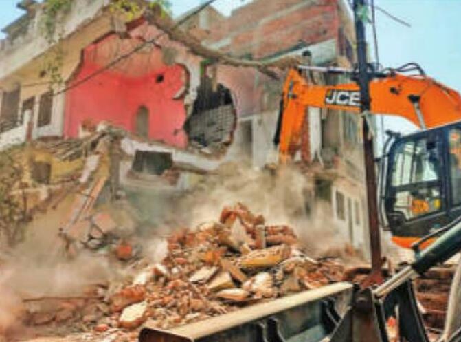 मास्टरमाइंड फहीम का घर ढहाया नाराज कोर्ट की मनपा को फटकार