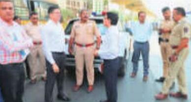 सड़क मरम्मत का काम 15 मई तक पूरा करने का आयुक्त ने दिया निर्देश