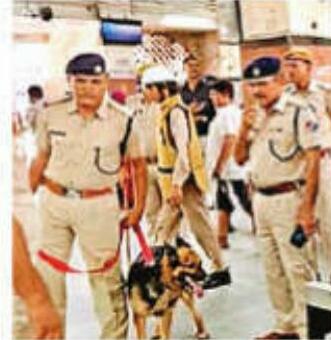 अलर्ट पर जीआरपी, सीसीटीवी कैमरों से की जा रही स्टेशनों की निगरानी