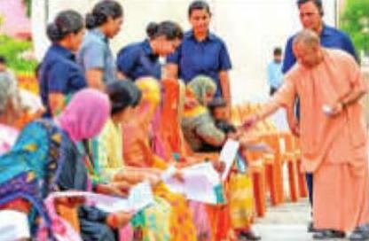 कब्जामुक्त कराएं जमीन, दबंगों को सिखाएं सबक : मुख्यमंत्री योगी