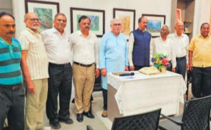 रंगों के इंद्रधनुष से कलाकारों ने उकेरीं जीवन की संवेदनाएं