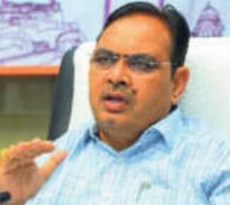 निर्माण कार्यों में अधिकारियों की जिम्मेदारी तय हो : सीएम