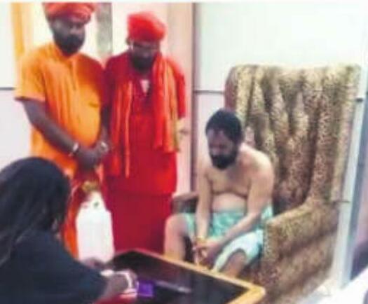 रायगड पालकमंत्री पद पाने शिंदे के मंत्री गोगावले पर अघोरी पूजा कराने का आरोप