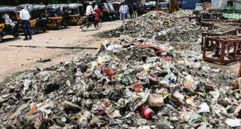 कैसे दूर होगी महानगर की गंदगी 42% सफाई कर्मी ड्यूटी से मार