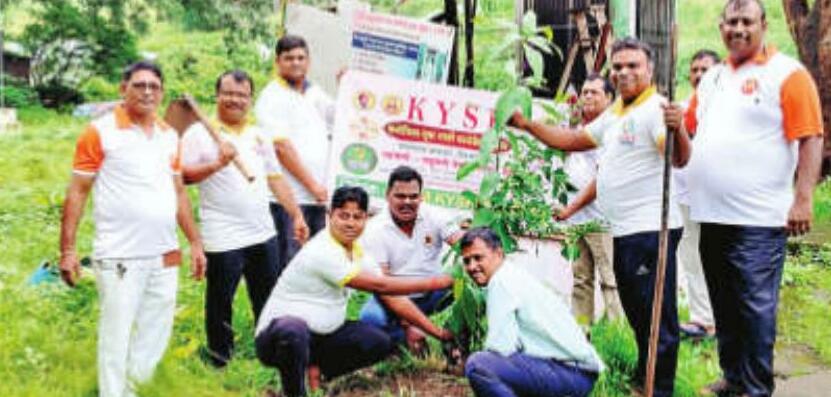 पर्यावरण संरक्षण के लिए जैन मंदिर परिसर में अलग-अलग तरह के 50 पौधों का रोपण