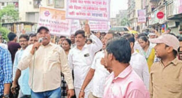 दिवा-सीएसएमटी लोकल चलाने को लेकर निकाला गया मोर्चा