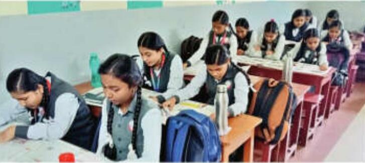 सोशल मीडिया पर फेक और भ्रामक खबरें, इसलिए आरंग के स्कूल की अनूठी पहल... अखबार पढ़ने के साथ शुरू होगा पहला पीरियड