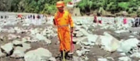 उत्तराखंड ग्रासदी धराली : मलबे में उम्मीदें टूट रहीं, मदद पहुंचने में चार दिन और लगेंगे