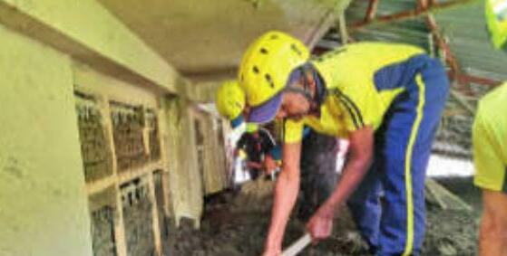 धरालीः दलदल में 12 लोकेशन पर कई लाशें, पर हम मजबूर