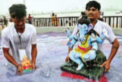 पांच दिन के गणपति विदा, देर रात तक 19 हजार प्रतिमाओं का विसर्जन