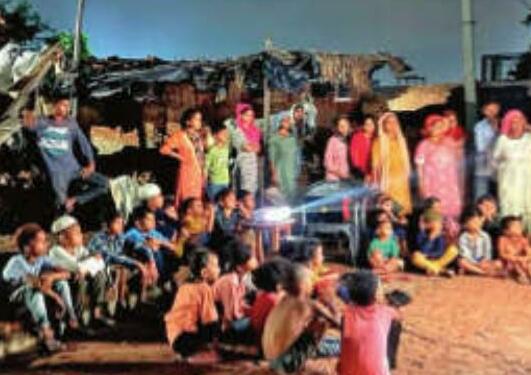 रील से रियल जहां दंगे होते थे, वहां साथ बैठ फिल्में देख रहे; इससे दूरी घटी... दर्द मिटा