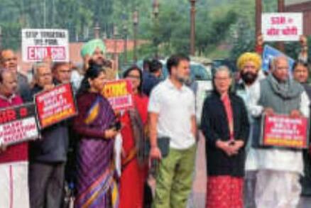 संचार साथी पर सवाल उठे; सरकार ने अब कहा- जब चाहें एप हटा सकते हैं
