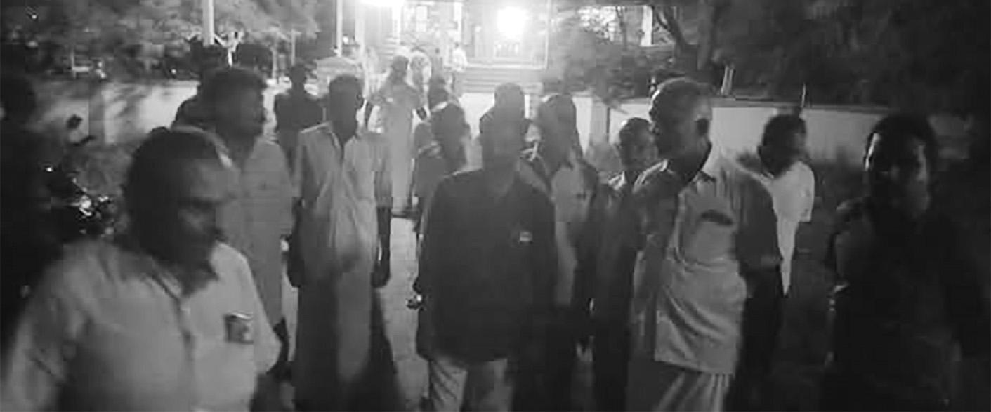 பெண்ணை காவல் நிலையத்திற்கு அழைத்து அவமானப்படுத்தி மிரட்டிய குடிமங்கலம் காவல் ஆய்வாளர்: மார்க்சிஸ்ட் கட்சியினர் முற்றுகை