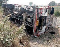 Illegal mining mafia attacks police, one police personnel injured seriously