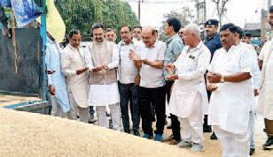 Haryana Assembly Speaker Harvinder Kalyan visits Gharaunda grain mandi