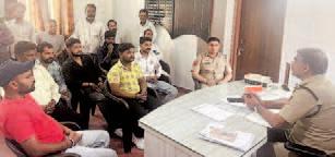 Shopkeepers should not keep their goods on road: SHO