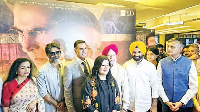 Akshay expresses gratitude to Hardeep Puri for hosting Kesari Chapter 2 screening
