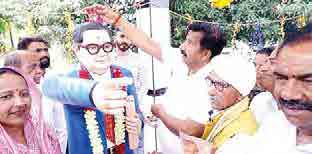 Deputy CM Mukesh Agnihotri unveils statue of Dr. B.R. Ambedkar in Laldhi