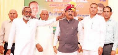 Minister Krishan Bedi honoured with grand welcome, felicitates meritorious youth