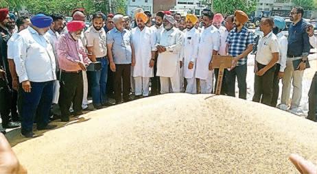 60 lakh metric tons of wheat reached markets in Punjab, 54 lakh metric tons purchased: Lal Chand Kataruchak