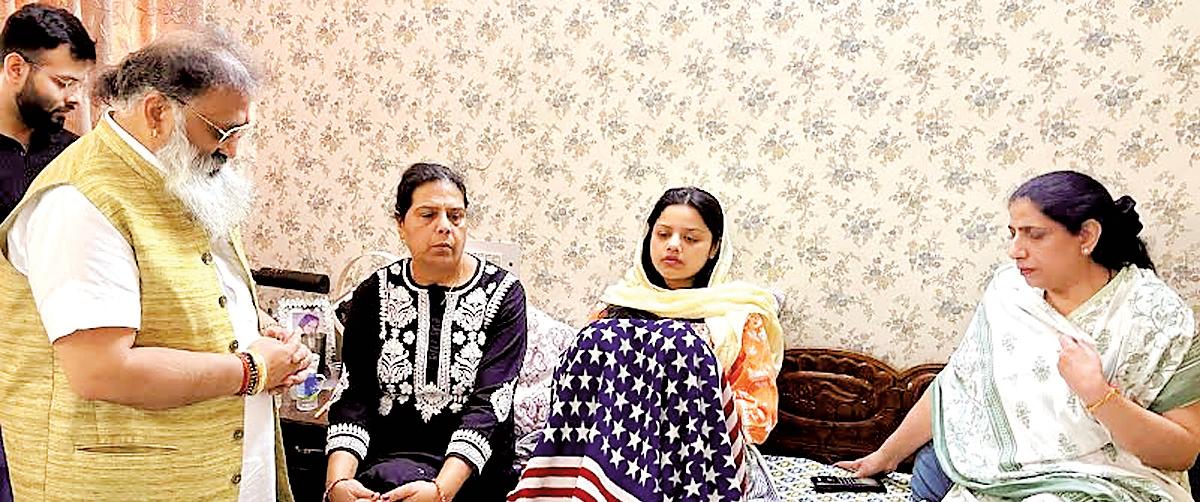 Shandilya meets family of martyr Lieutenant Vinay Narwal