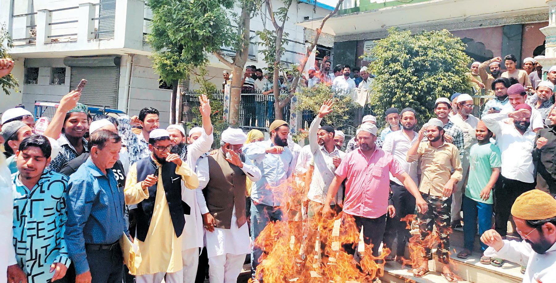 Kalandar Sahib’s dargah echoes with slogans of Down with Pakistan and terrorism