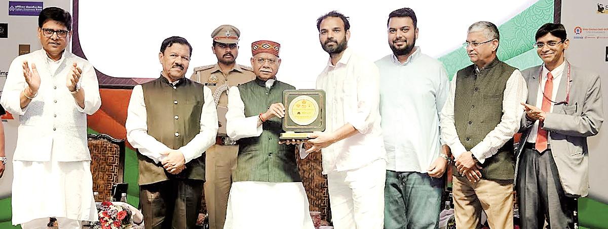 Governor honours exemplary leaders at ATHARV BHARAT