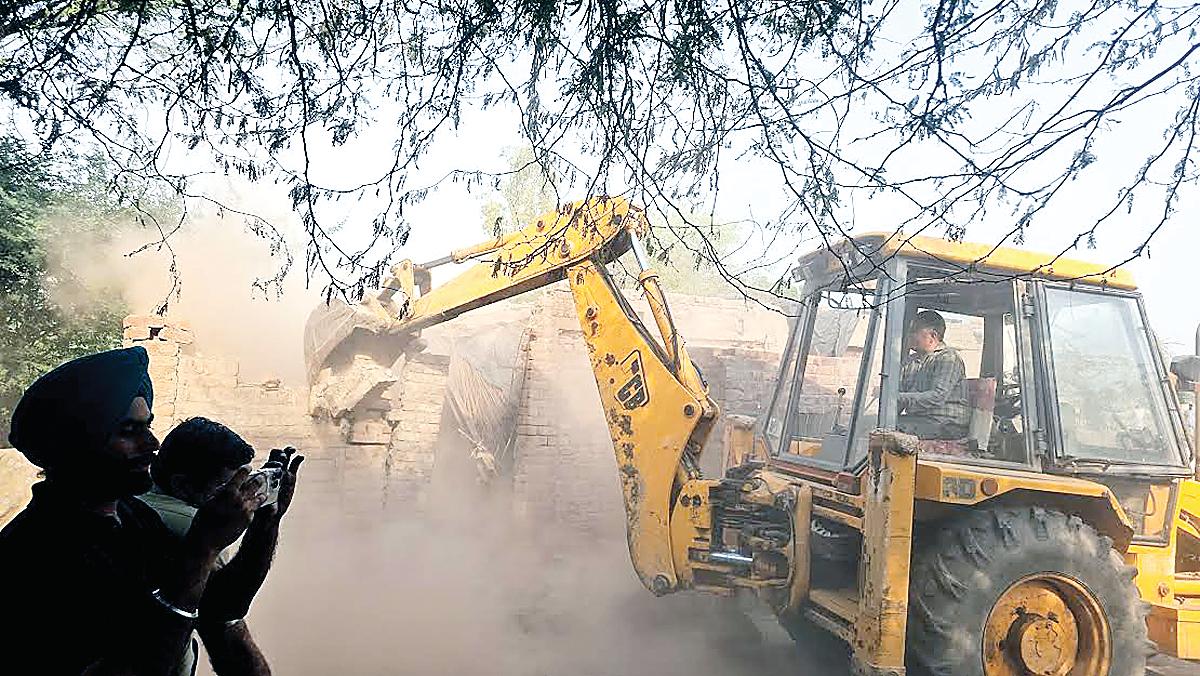 Illegal construction of drug smuggler demolished at Dera Bassi village