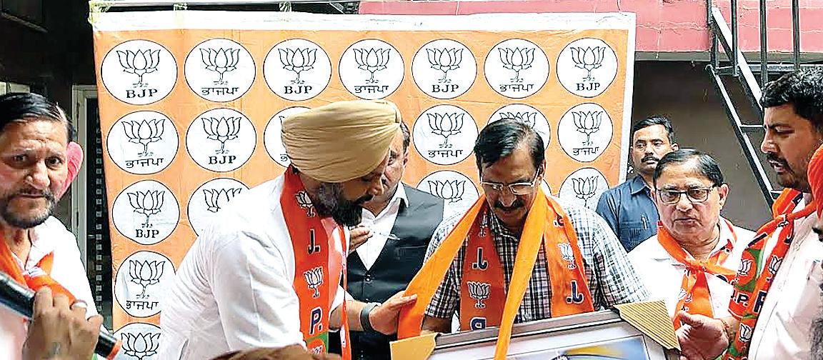 BJP Ropar office holds meeting on organizational campaign, Punjab General Secretary Anil Sareen visits