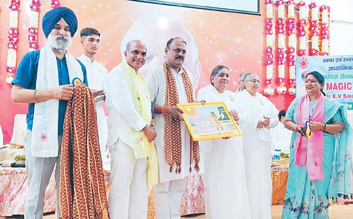 Brahma Kumaris honours Manavta Janshakti Foundation for remarkable work