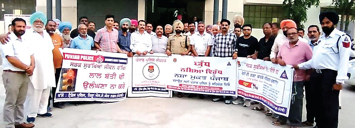 Karyana Merchants Asso, Vyapar Mandal Kharar hold meeting on traffic problems