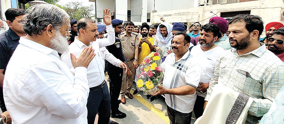 Anil Vij assures action on medical representatives' demands