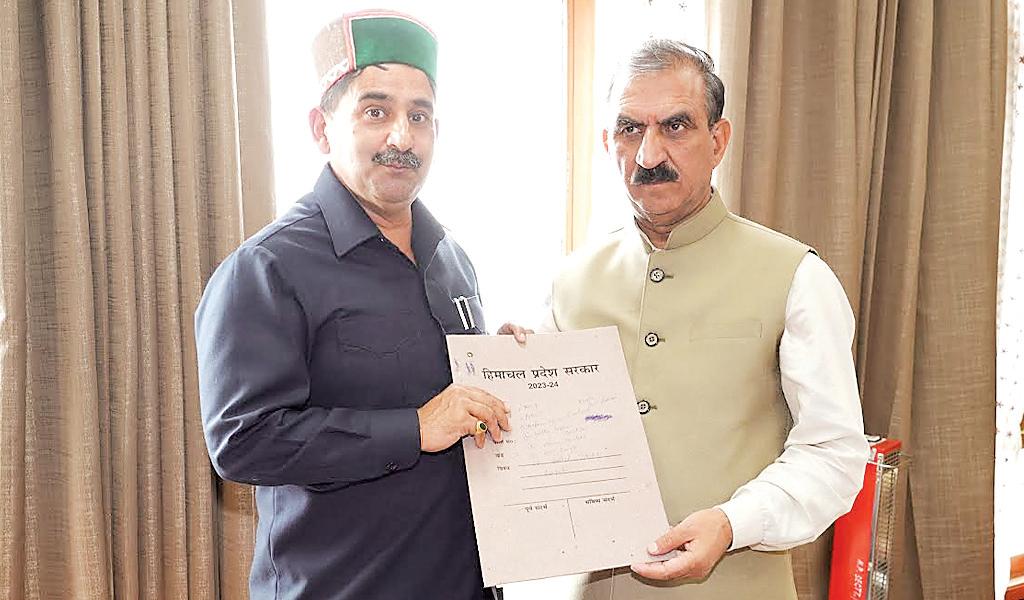 Kewal Singh Pathania meets CM