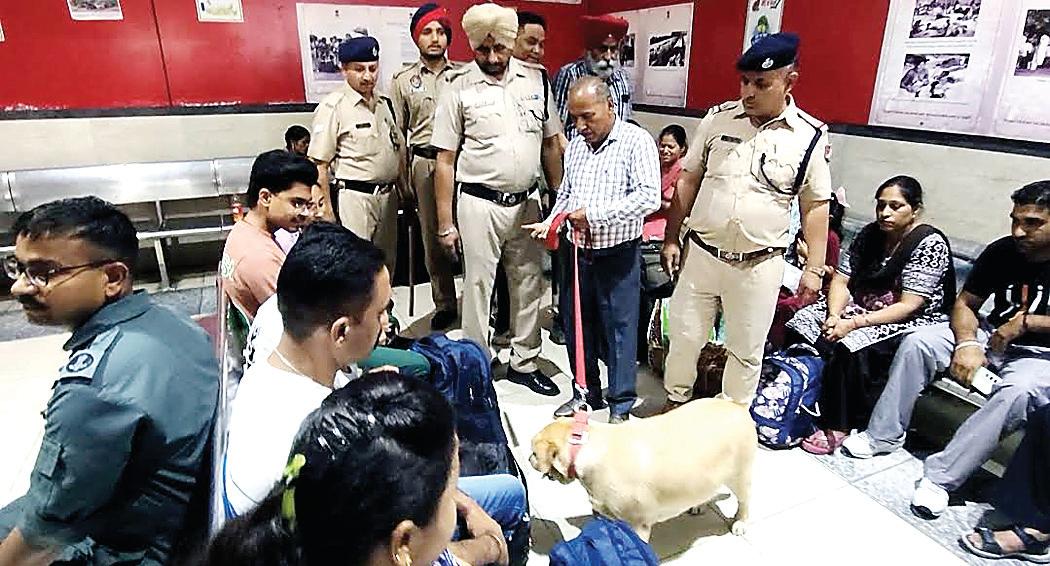 Police in action at railway station, panic among passengers