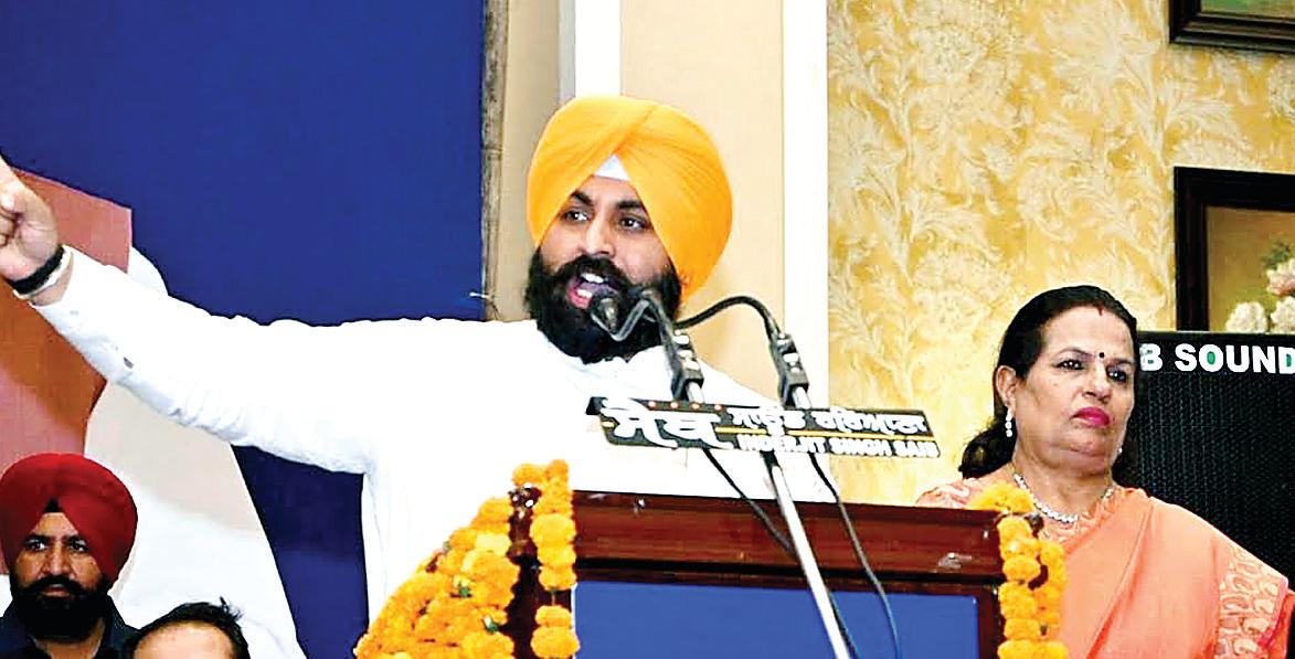 Bains exhorts 'Pinda De Pehredars' to take anti-drug messages to every household