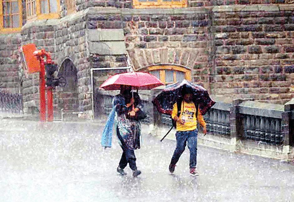 Hailstorm and thundershowers lash Himachal, mercury drops sharply