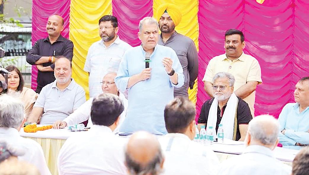 MP Arora gets warm welcome at Tagore Nagar, promises swift civic action