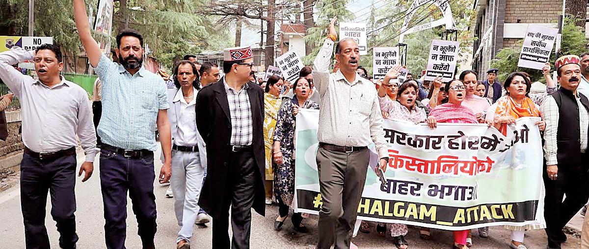 Kullu BJP protests, demands expulsion of Pakistani citizens from Himachal