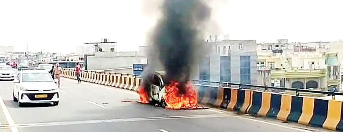 Moving car catches fire on Zirakpur flyover